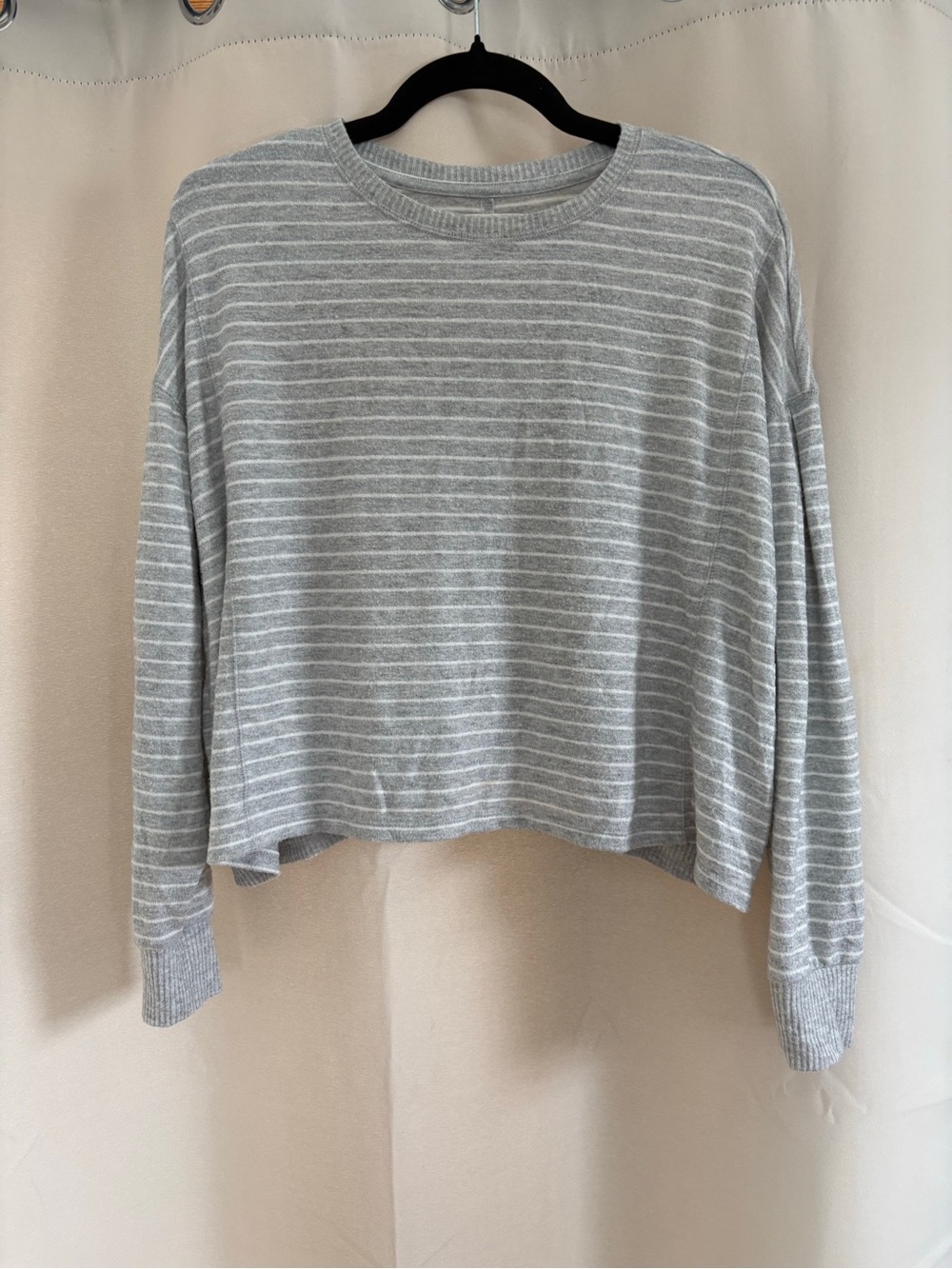 Lucky Brand Women's Gray and White Striped Cropped Lightweight Knit Sweater XS